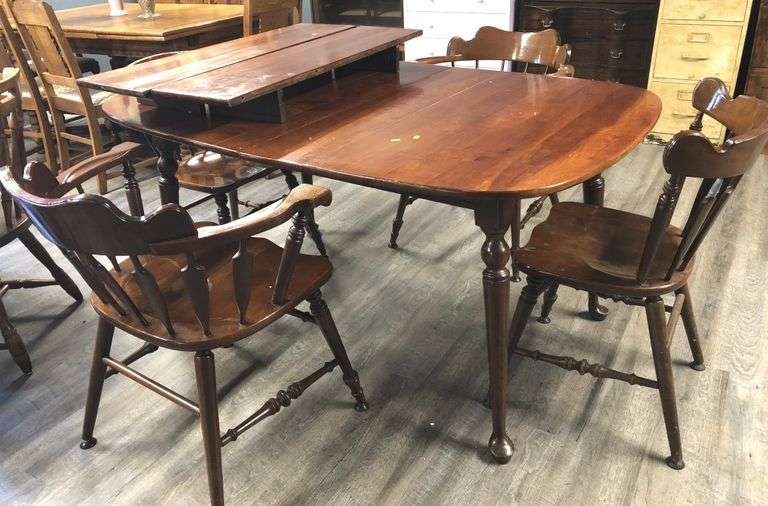 58x40 Table, Chairs And Leaves - Metzger Property Services, LLC