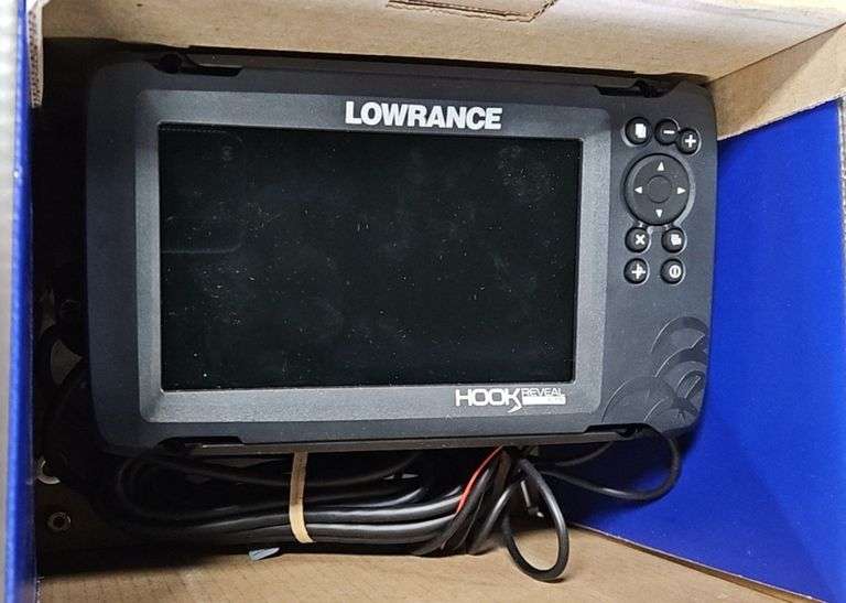 Lowrance Hook Reveal 7 Inch Fish Finders with Transducer, Plus Optional
