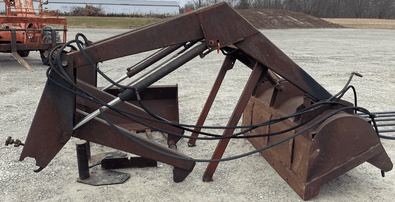 Dunham Lehr Loader & Attachment - Metzger Property Services, LLC
