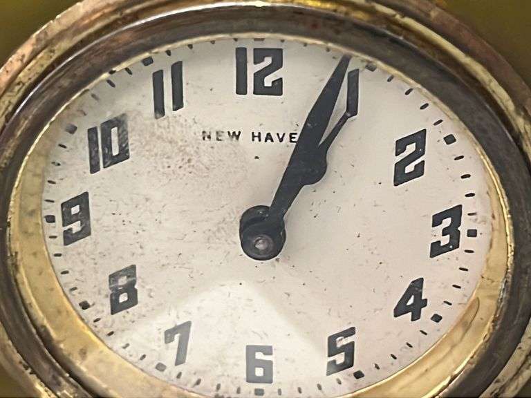 Green Bakelite alarm clock new haven windup Metzger Property