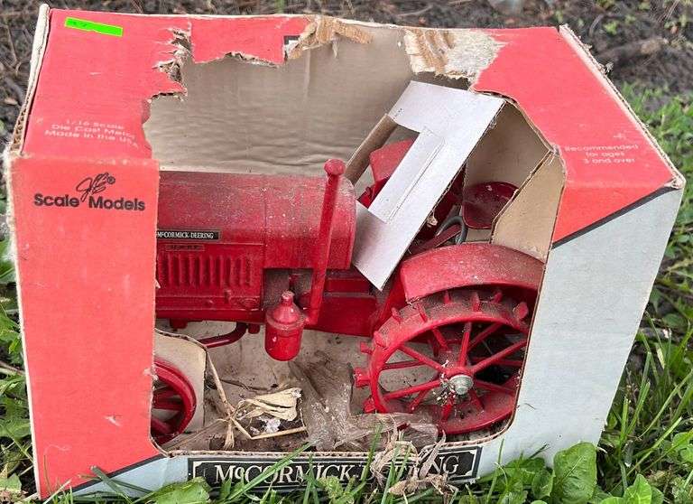Deering Scale McCormick Deering 30-36 Tractor, 1/16 scale - PICK UP AT SECONDARY ...