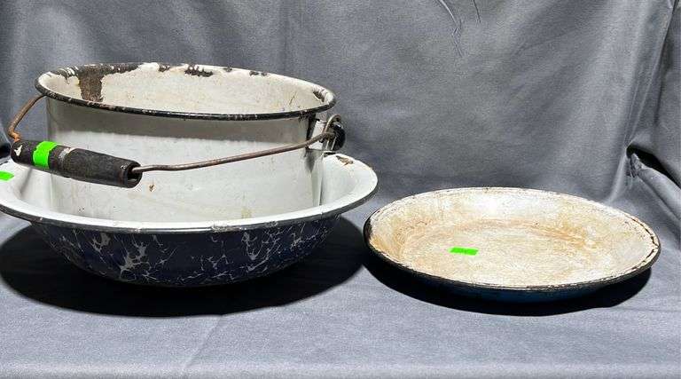 Enamel pie plate, small pail & bowl - some cosmetic damage - Metzger ...