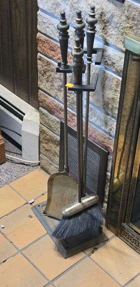 Fireplace tool set