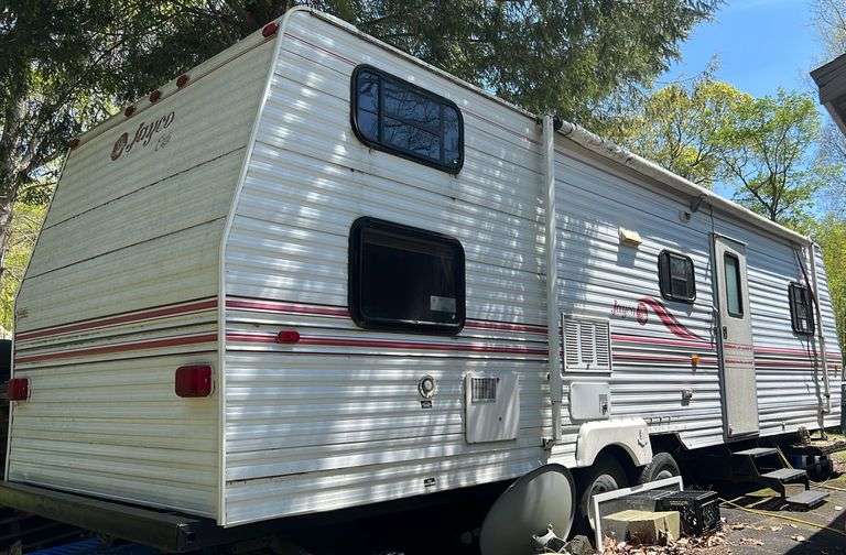 Jayco Eagle 8’Wx8’7”Hx28’6”L Camper with 32” Slide out • Awning 18’4”, VIN 1UJBJ02P4V1C20312 - A $25 TITLE FEE WILL BE ADDED TO THE WINNING INVOICE