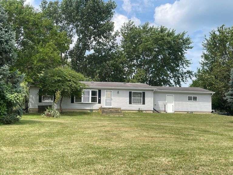 RANCH HOME WITH 2+CAR GARAGE on 1+ACRES!