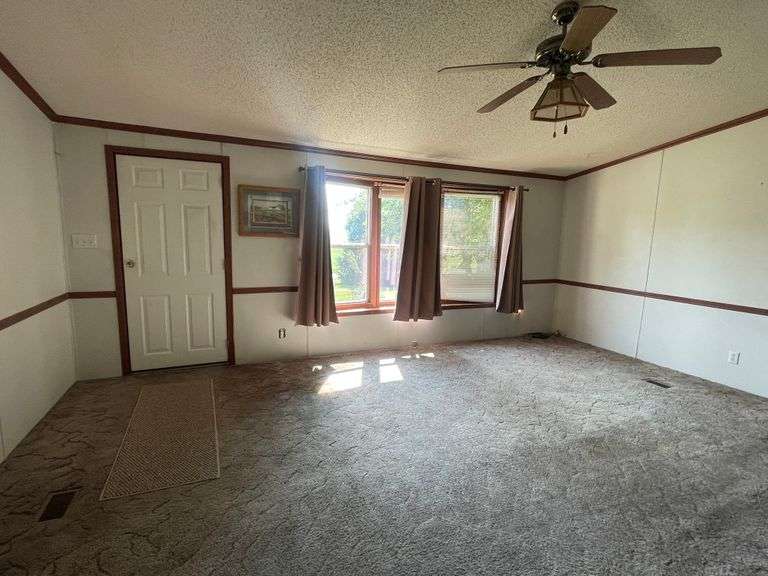 RANCH HOME WITH 2+CAR GARAGE on 1+ACRES!