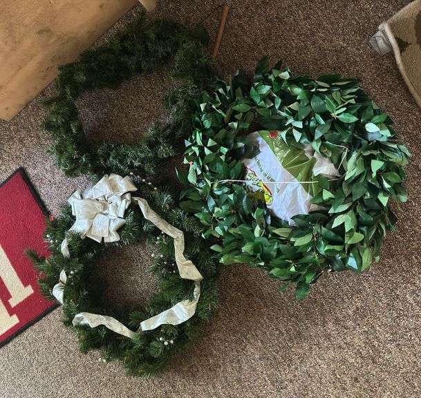 3 Decorative wreaths