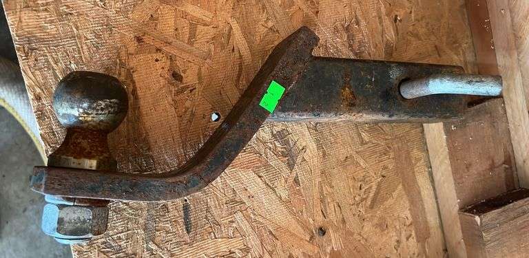 Drop hitch insert with 2” ball