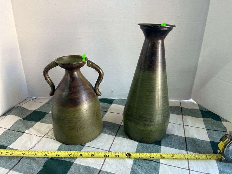 2 Decor metal vases