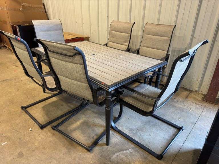 Patio table dining set 7 pieces, table has some scuffs