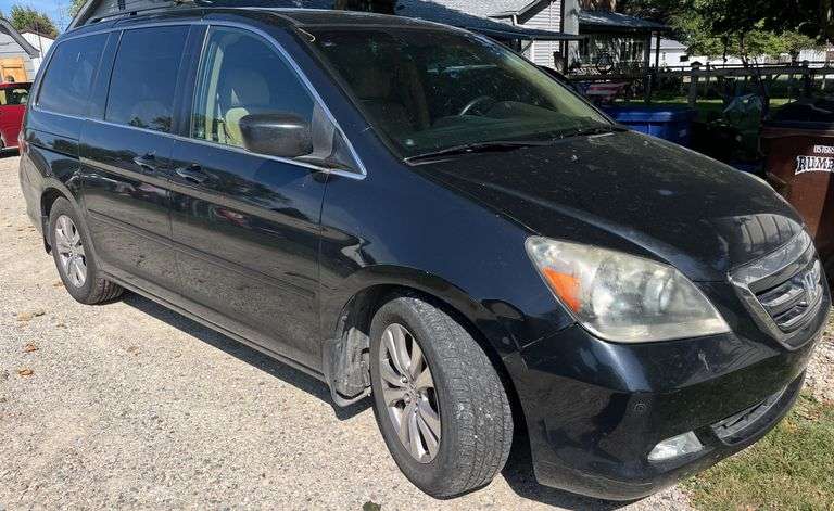 2007 Honda Odyssey  Van, 3.5 v6, 3 row seats, 22mpg average,   A/C not working, no spare tire, 238,413 miles, Drives and runs well, VIN 5NRL38837B119196 - A $25 TITLE FEE WILL BE ADDED TO THE WINNING INVOICE