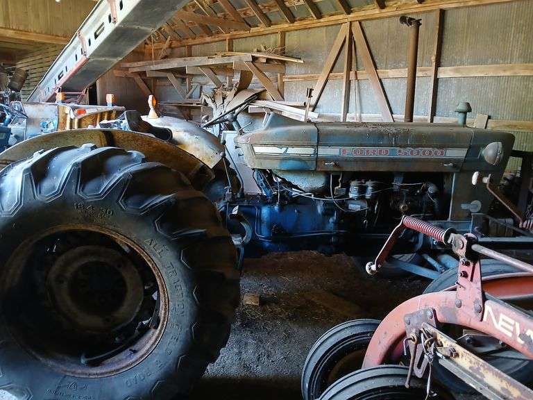 Ford 5000 Diesel Tractor, 2 Outlets, 7000 Motor, 90 HP, 4261 HRS