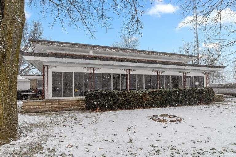 LAKEFRONT PROPERTY WITH 200 FEET OF LAKE FRONTAGE ON SILVER LAKE!