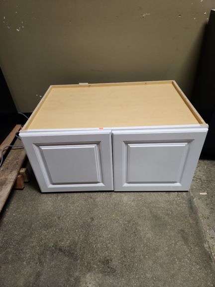 Wall cabinet in white 36" W x 24" D x 18"H