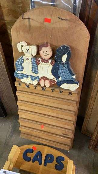 Wood wall calendar and racks