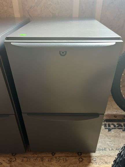 Two Drawer File Cabinet 20x24x27"