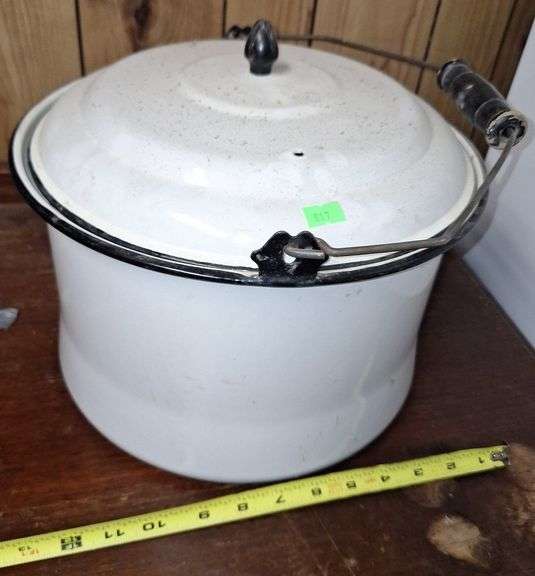 Enamel Stock Pot - Metzger Property Services, LLC