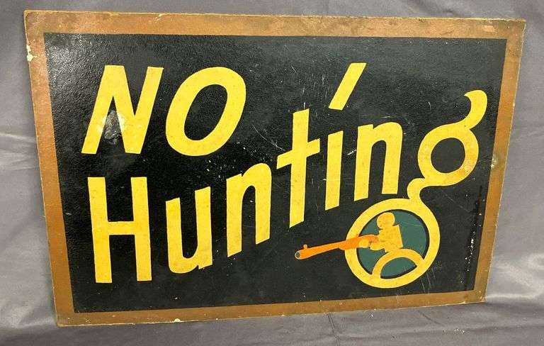 Painted Board No Hunting Sign with Yellow Text and Illustration, 18×12