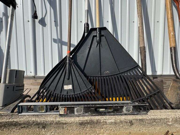 Rakes with Plastic and Metal Heads, and scales 18”-73” - Metzger ...