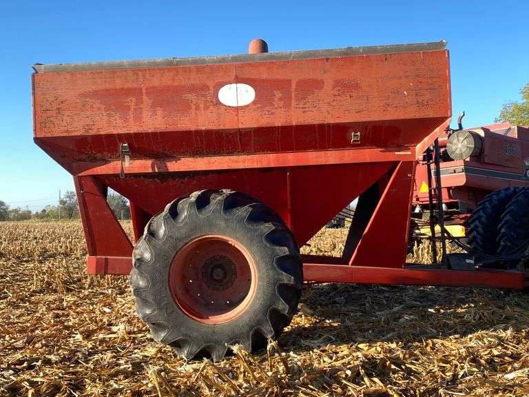 Grain Buggy with Firestone 30.51-32 Tires
