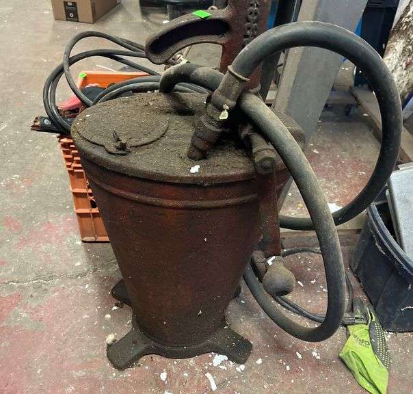 Aro Metal Hand Crank Oil Dispenser with Hoses and Pump Handle - Metzger ...