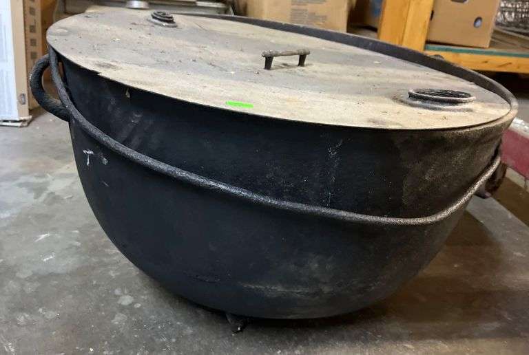 Cast Iron Cauldron With Lid and Handles, 22″ - Metzger Property ...
