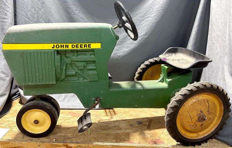 01.05.26 -- METZGER MARKET MONDAY ONLINE AUCTION! -- Antiques & Primitives • Advertising  • Instruments • Cast Iron • Ammo & Air Rifles • Appliances inc. Retro • Antique Photographs & Postcards • Crocks & Pottery • Glass & Porcelain • Large Qty. Vintage Electronics • Oil Lamps • Toys • Books & Movies • Sewing Machines, Fabric & Notions • Vintage Clothing, Watches, Jewelry • Tools • Furniture, Décor, & More! -- N. Manchester, IN