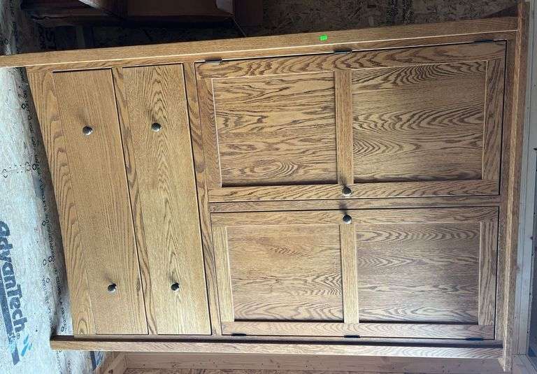 Oak Wardrobe 51x71x21"