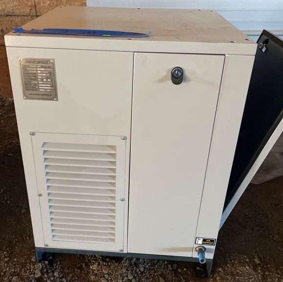 FirstAir Screw Air Compressor Model CAT03 with 0.32 m³/min Capacity