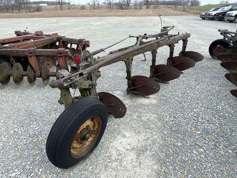 5 Bottom John Deere Plow