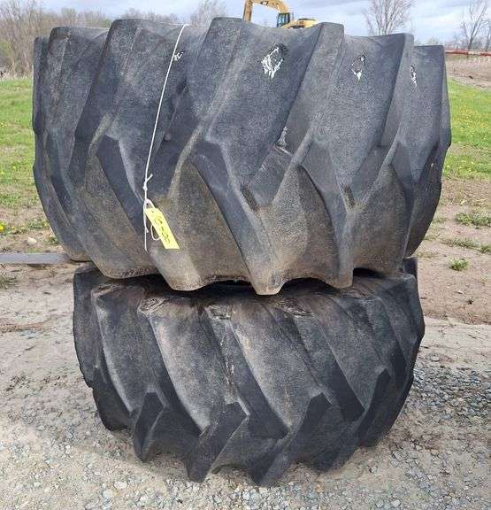 Pair tires 28L26