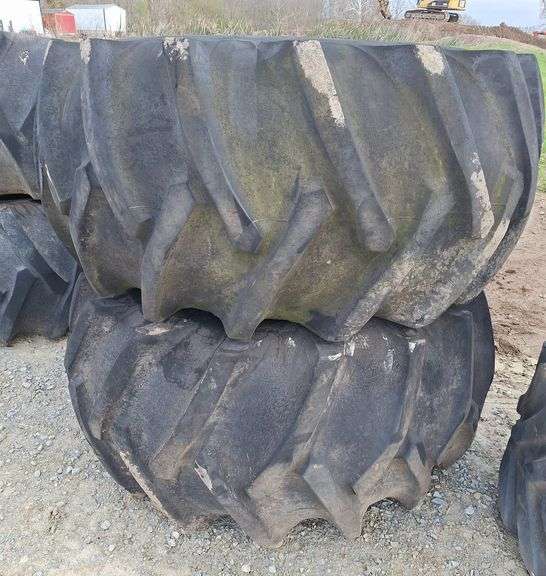 Pair tires and rims 28Lx26