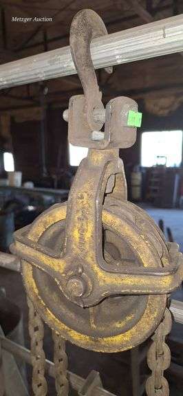 1 1/2 Ton Chain Hoist with Dual Pulley System - Metzger Property ...