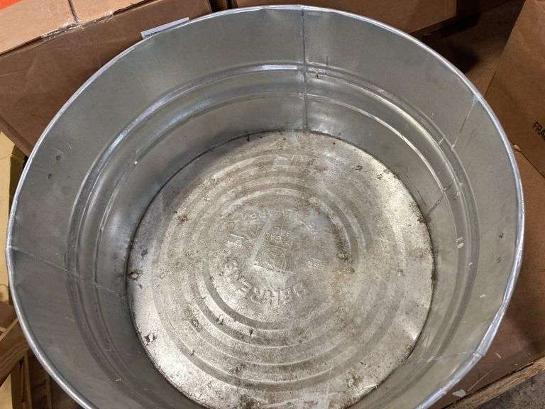 Behrens
17 Gal. Galvanized Steel Round Cleaning Bucket
