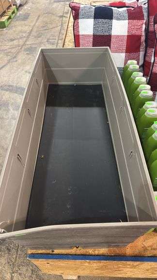 CITY PICKERS
33 in. L x 13 in. W x 29 in. H Driftwood Gray Resin Elevated Garden Bed has cracked corner