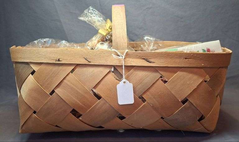 Woven Basket with Potpourri Sachets 18″ x 10″ x 7″