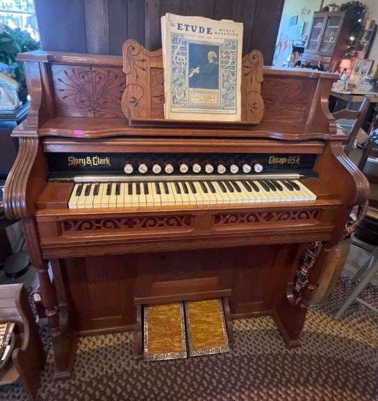 Story & Clark Chicago Reed Organ 44″ x 23″ x 48″