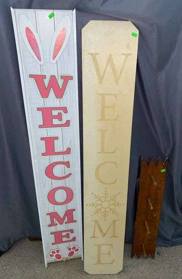 Three Vertical Welcome Signs With Various Designs - Metzger Property ...