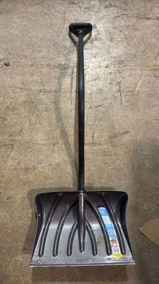 Suncast
18 in. Bent Handle Snow Shovel