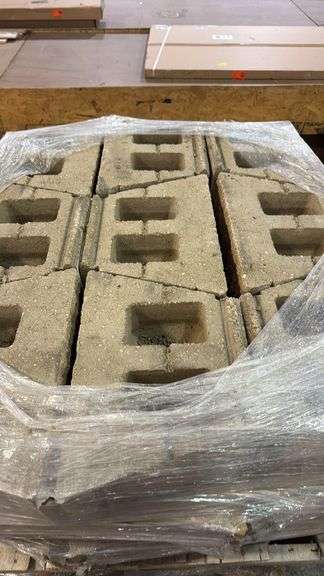 Rockwood Retaining Walls
Sapphire 17.25 in. x 6 in. x 12 in. Sandstone Concrete Garden Wall Block (27-Pieces/20.25 sq. ft. /Pallet)