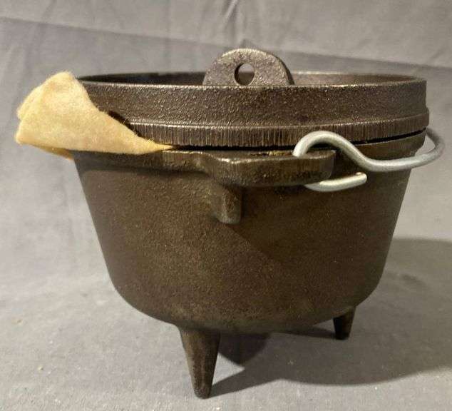 Lodge Cast Iron Dutch Oven with Lid and Handle 5-Inch