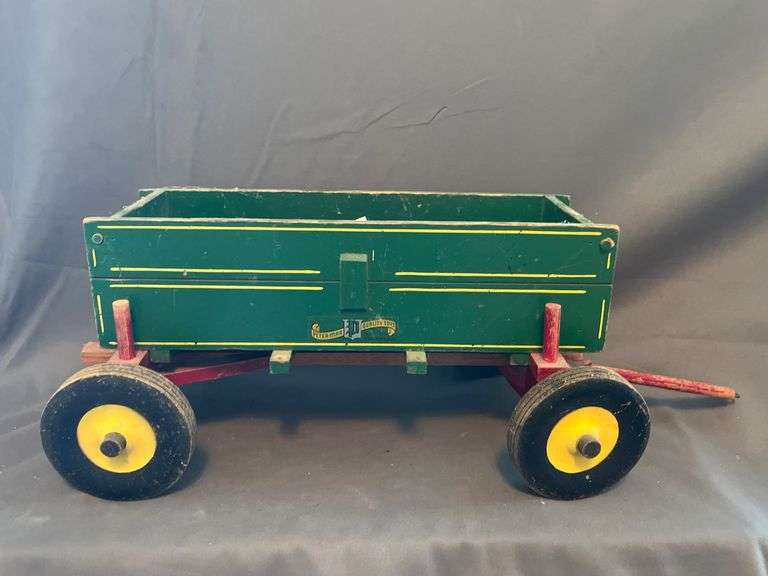 Green Peter-Mar Quality Toys Wood Wagon with Red and Yellow Accents