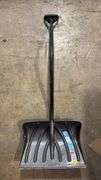 Suncast
18 in. Bent Handle Snow Shovel