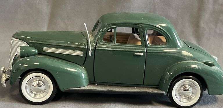 1939 Chevrolet Coupe with Opening Components -- Model at 1:24 Scale