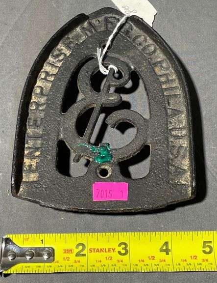 Cast Iron Enterprise MFG. Co. Philadelphia Trivet, 6×4″