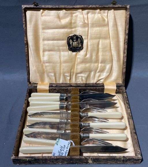 Sheffield Fish Knives with Case, Cream Handles (12 Pieces)