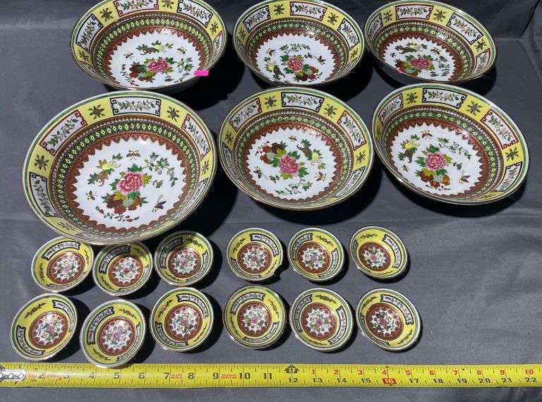 Asian Motif Porcelain Bowls With Polychrome Floral Motifs, 18 Pieces some chipps