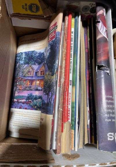 Hobby Magazines and Collecting Guides inc. Beckett Baseball & Football, Tuff Stuff, Log Home Living, Deer & Deer Hunting