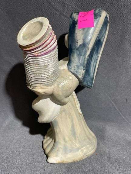 Simonettti Depose Nun Figurine, 4 Inches Tall