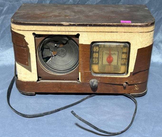 Motorola Model 51X19 Tube Radio With Exposed Speaker and Dial (damaged, see pictures)